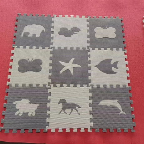 Dormitorio interior niños que arrastran el cuadrado de espuma espesa de espuma de espuma de juego