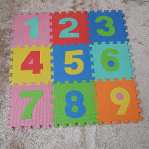 Interlucir Educación Ejercicio Mat de juego gastado con alfabeto